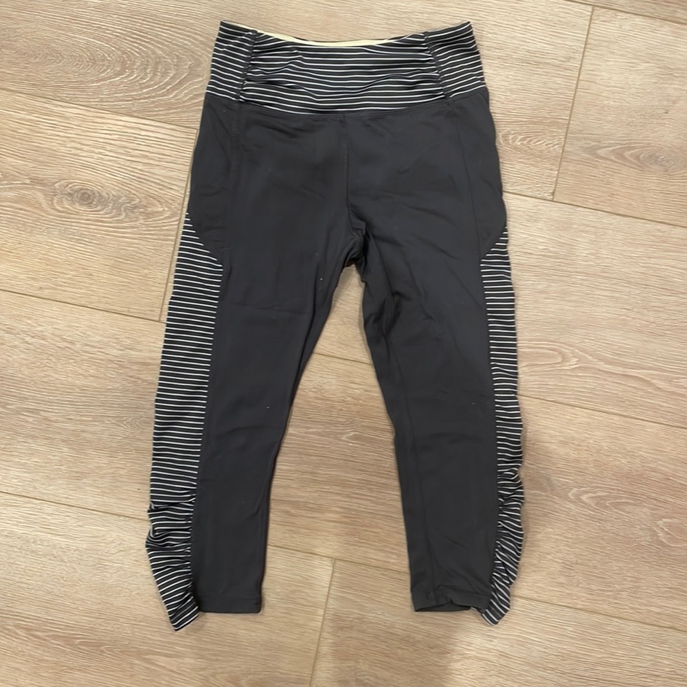 Workout crop leggings. Size XS